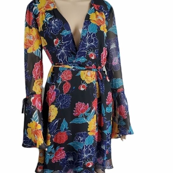 NWT Lulu's Floral Black Wrap Dress - Picture 3 of 7